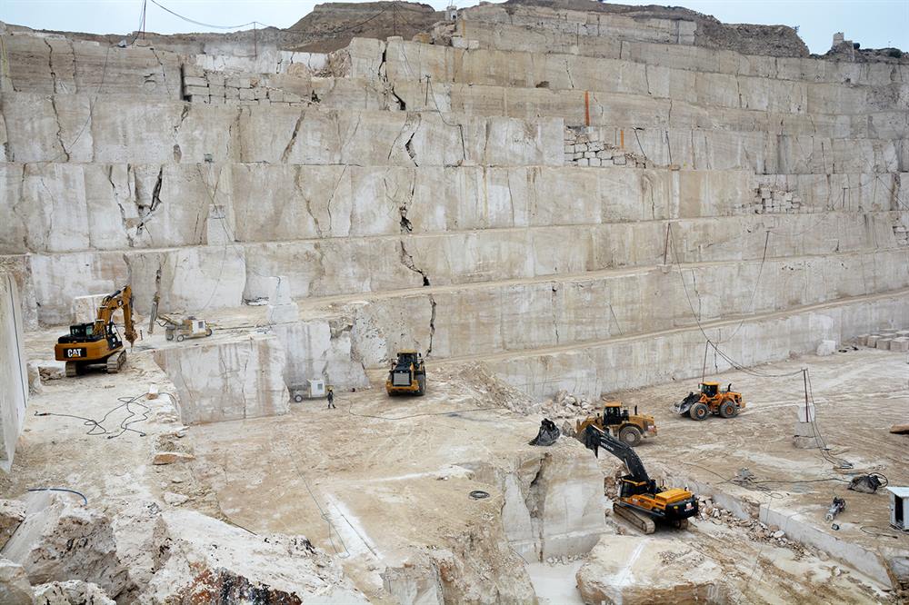White Travertine Quarry thumbnail 2
