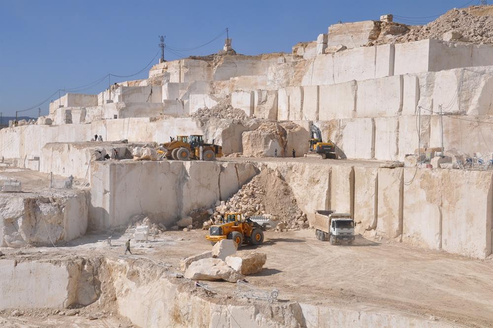 White Travertine Quarry thumbnail 3