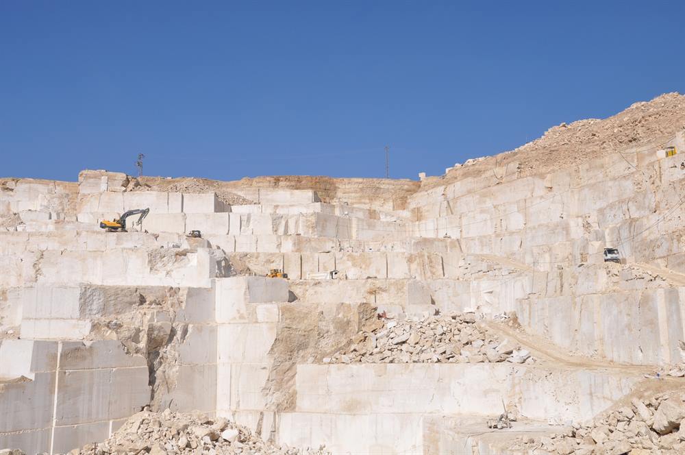White Travertine Quarry thumbnail 5