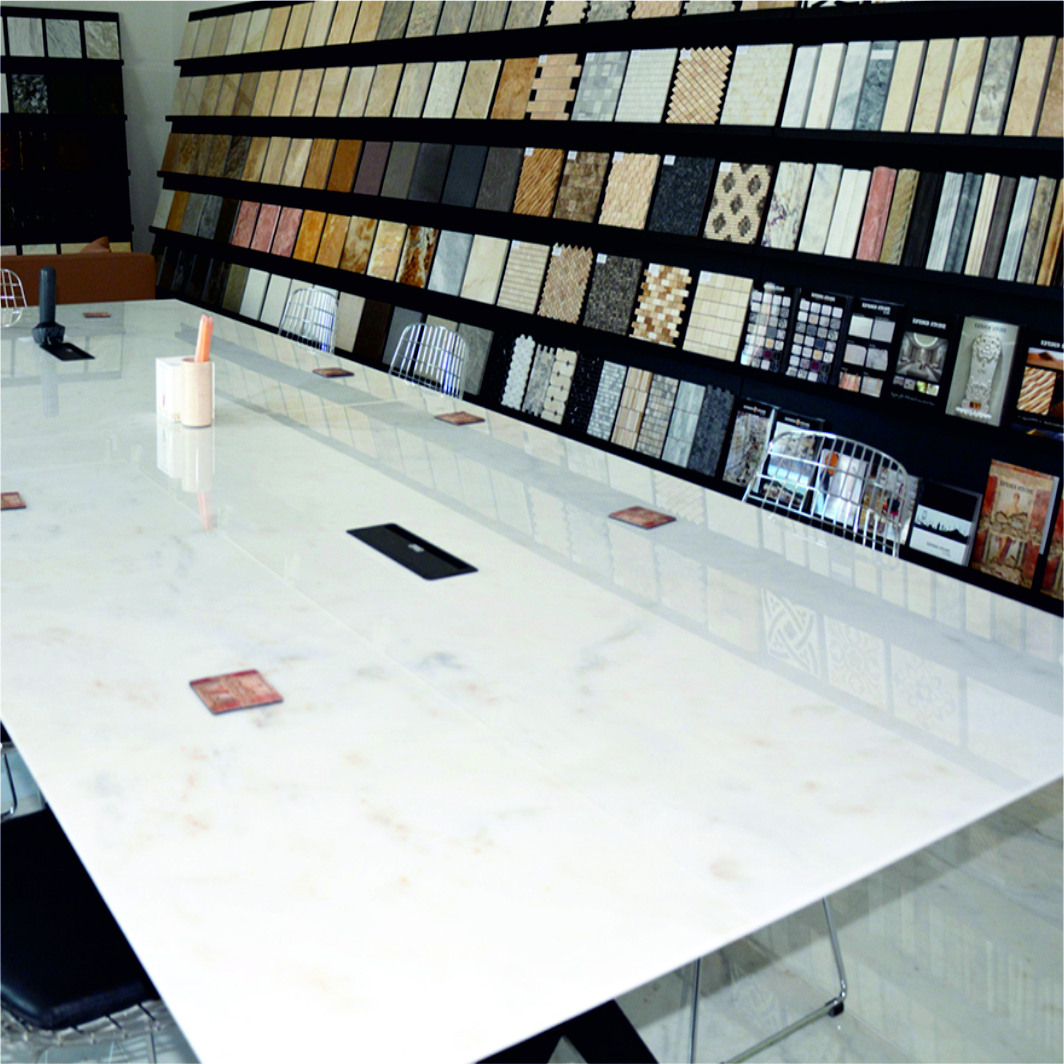 Table en marbre blanc d'Afyon