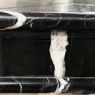Double Bullnose Dark Gloss Edge Detail