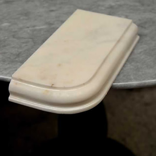 Détail de chant en doucine courbée Détail de chant en doucine courbée