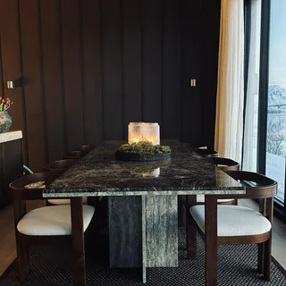 Dark Emperador x Travertino Plateado Mesa de comedor de diseño especial