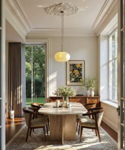 Esstisch aus hellem Travertin